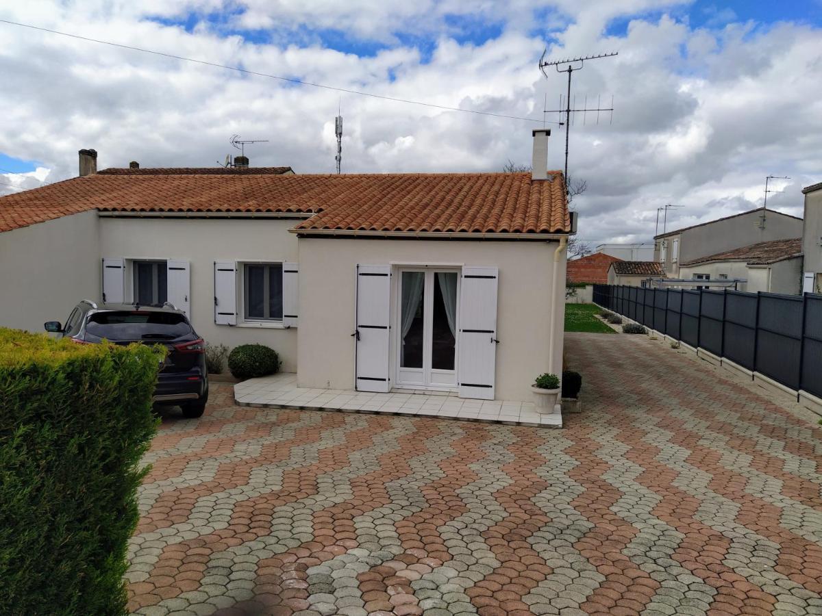 Maison Plain Pied Avec Jardin, Terrasse Et Veranda Cognac Exterior photo